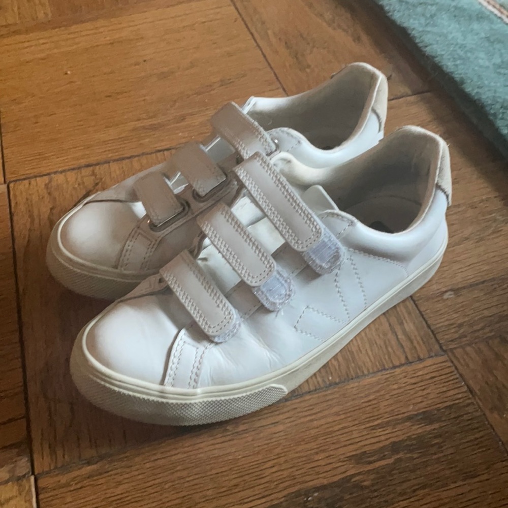 Excellent condition leather Veja sneakers